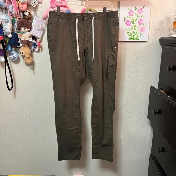 Vuori Men's Ripstop Climber Pants in dark oregano green Sz Large - Picture 2 of 8